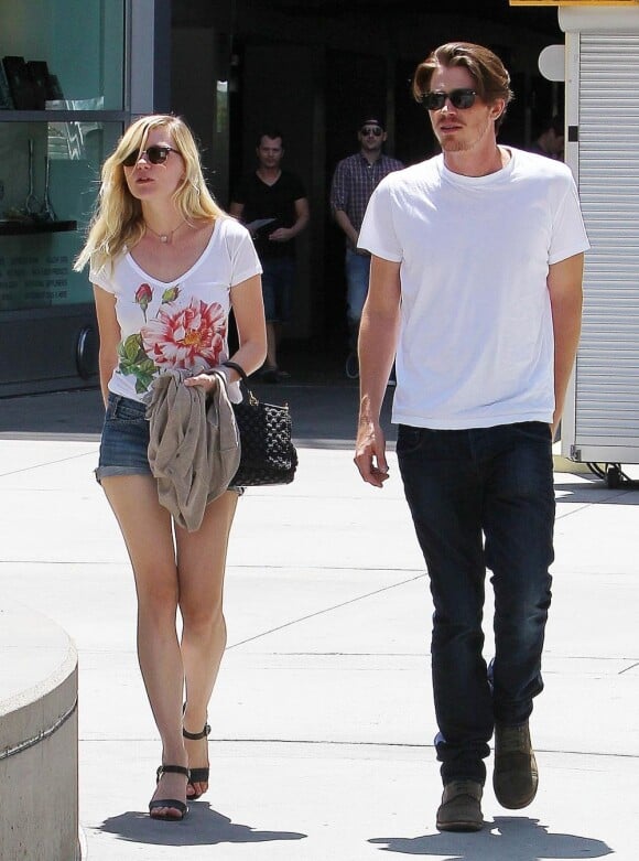 Kirsten Dunst avec son chéri Garrett Hedlund à Los Angeles, le 11 août 2012.