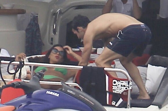 Cesc Fabregas et sa somptueuse compagne Daniella Semaan en vacances à Ibiza le 12 août 2012.