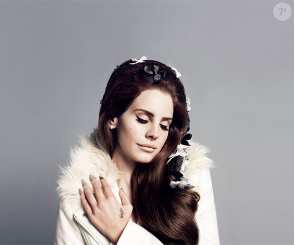 Lana Del Rey, visage de la campagne automne-hiver 2012 de H&M, pose devant l'objectif d'Inez et Vinoodh.
