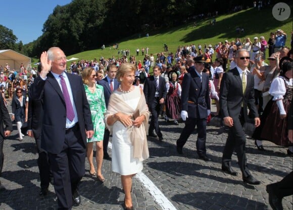 La famille princière de Liechtenstein célébrait le 15 août 2012 autour du prince Hans Adam II et du prince héritier Aloïs la Fête nationale de la principauté.