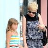 Michelle Williams emmène sa fille Matilda acheter une nouvelle paire de lunettes, à Los Angeles, le 16 août 2012