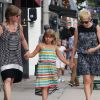 Michelle Williams, sa maman et sa fille Matilda font du shopping à Los Angeles, le 16 août 2012