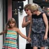 Michelle Williams et sa fille Matilda font du shopping à Los Angeles, le 16 août 2012