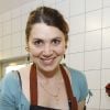 La gagnante de la finale de Masterchef, Anne Alassane pose avec le chef et membre du jury Yves Camdeborde dans le restaurant qu\'elle vient de s\'offrir avec ses gains de la finale. Elle a inaugure, avec ses 200 invites, son restaurant le PAYS\'ANNE a Montauban pres de Toulouse, le 18 novembre 2010. Photo by Patrick Bernard/ABACAPRESS.COM19/11/2010 - Montauban