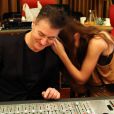 Lou Doillon et Etienne Daho en studio à Paris pour l'enregistrement de  Places , le 13 avril 2012.