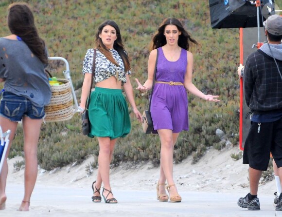 Shenae Grimes et Jessica Lowndes en plein tournage de la saison 5 de 90210 à Manhattan Beach, le 24 août 2012.