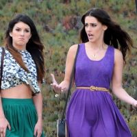 90210 : Shenae Grimes et Jessica Lowndes se font la moue et un câlin