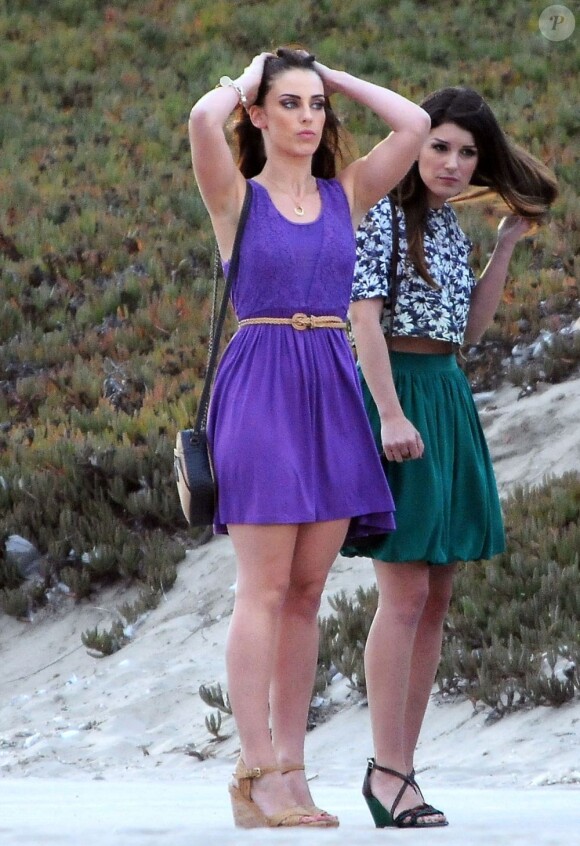 Jessica Lowndes et Shenae Grimes sur le tournage de la saison 5 de 90210 à Manhattan Beach, le 24 août 2012.