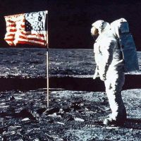 Mort de Neil Armstrong : Les images de son exploit qui a marqué l'Histoire...