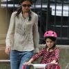 Katie Holmes a choisi d'initier Suri aux joies du vélo à New York ! La mère et la fille se sont retrouvées dans un parc de West Village le 25 août 2012