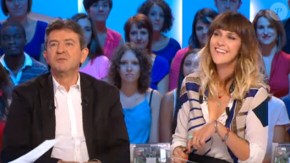 Daphné Bürki aux côtés de Jean-Luc Mélenchon dans le Grand Journal, neuvième saison, le lundi 27 août 2012 sur Canal +