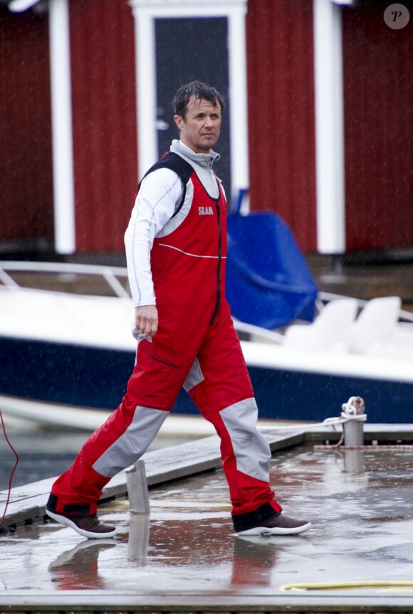 Le prince Frederik de Danemark à Bastad le 26 août 2012, au troisième jour des Nordic Sailing Masters, qu'il disputait en classe Dragon.
