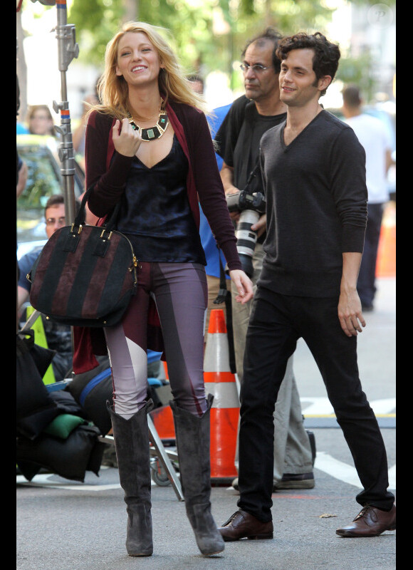 Blake Lively et Penn Badgley tournent la sixième saison de Gossip Girl à New York, le 28 août 2012