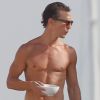 Matthew McConaughey profite de ses vacances à Ibiza sur le bateau "Le Cirque Du Soleil". Le 10 août 2012.