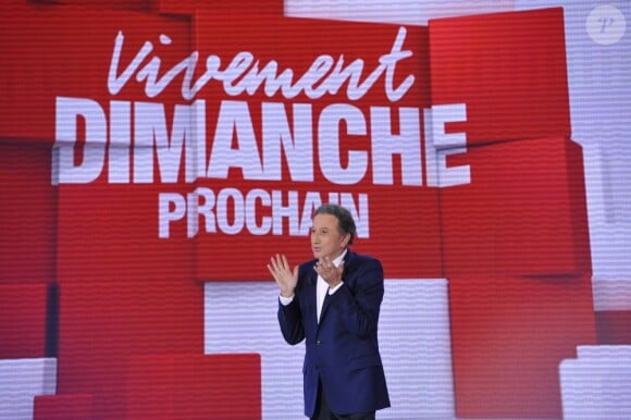 Michel Drucker lors de l'enregistrement de l'émission Vivement dimanche sur France 2 diffusé le 2 septembre 2012