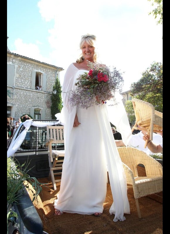 Charlotte de Turckheim ravissante lors de son mariage avec Zaman Hachemi à la mairie d'Eygalières en Provence le 31 août 2012