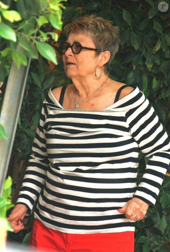 Exclu - Betty Palmer, mère de Johnny Depp, elle est sortie de l'hôpital et va déjeuner au restaurant Ago à West Hollywood. Le 30 août 2012.