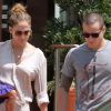 Jennifer Lopez, accompagnée de Casper Smart, porte sa fille Emme et quitte le Ritz-Carlton pour rejoindre l'aéroport de Miami où l'attend un jet privé. Le 2 septembre 2012.