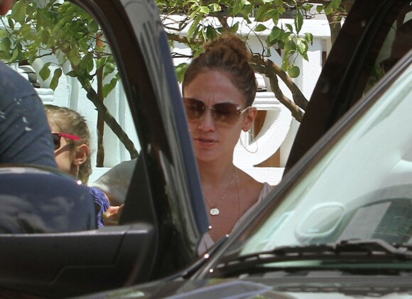 Jennifer Lopez quitte le Ritz-Carlton et la ville de Miami. Le 2 septembre 2012.