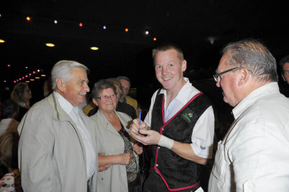 Dany rencontre ses fans sur la scène de L'Olympia, le dimanche 2 septembre 2012, pour le Gala de la