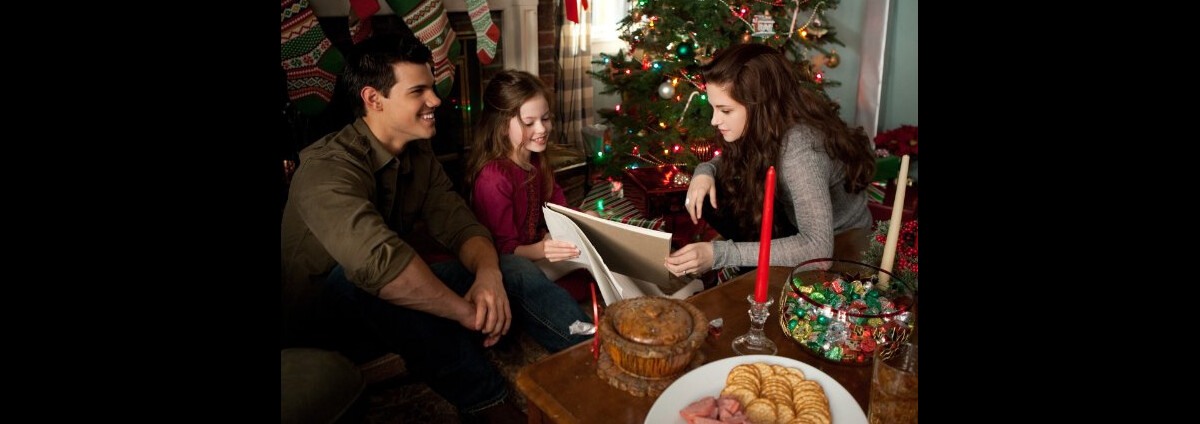 Photo Kristen Stewart Mackenzie Foy Et Taylor Lautner Dans Twilight Chapitre R V Lation