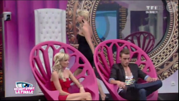 Nadège se rent le sas dans la finale de Secret Story 6, vendredi 7 septembre 2012 sur TF1