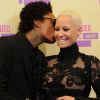 Très amoureux, Amber Rose enceinte et son chéri Wiz Khalifa aux MTV Video Music Awards 2012 à Los Angeles le 6 septembre 2012