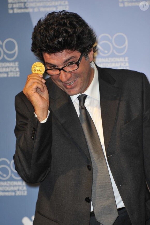 Le réalisateur Daniele Cipri et le prix de la meilleure contribution cinématographique pour le film E Stato Il Figlio le 8 septembre 2012 lors de la Mostra de Venise