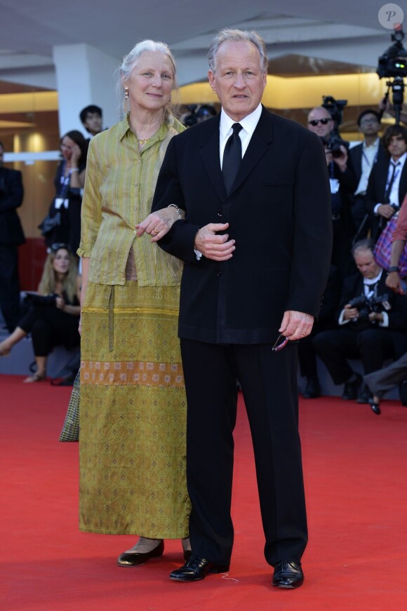 Le président du jury Michael Mann et sa femme lors de la cérémonie de clôture de la 69e Mostra de Venise le 8 septembre 2012