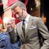 David Beckham quitte le restaurant Balthazar dans le quartier de SoHo, après y avoir déjeuné avec sa femme Victoria Beckham et leur fille Harper. New York, le 9 septembre 2012.