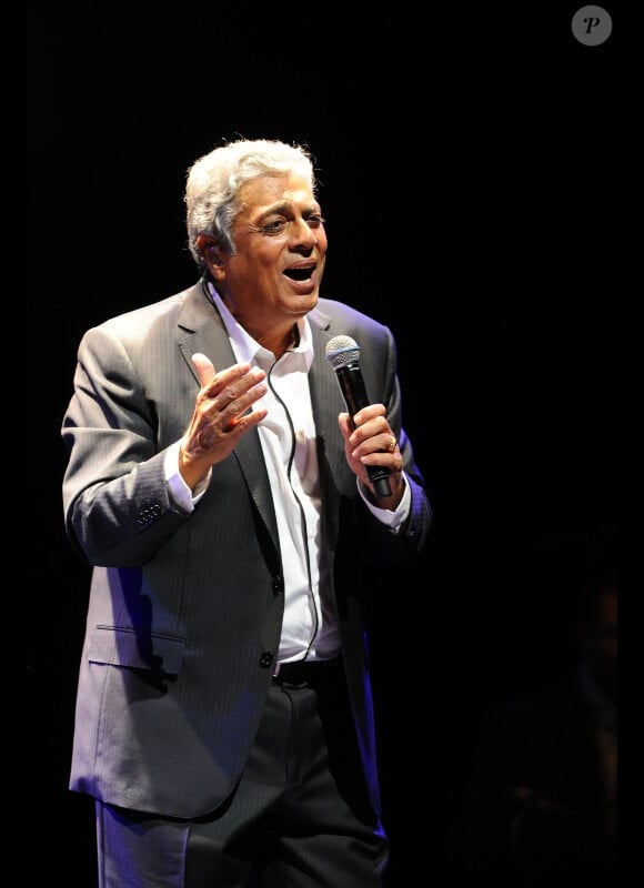 Enrico Macias fête 50 ans de carrière sur la scène de l'Olympia à Paris, le 9 septembre 2012.