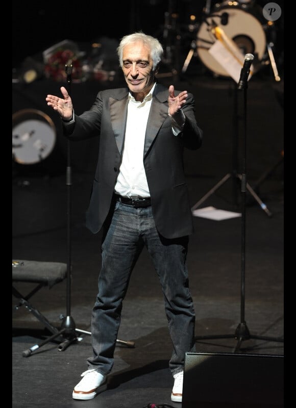 Gérard Darmon sur la scène de l'Olympia à Paris, le 9 septembre 2012.