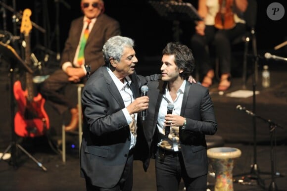 Enrico Macias, rejoint par Mickael Miro, fête 50 ans de carrière sur la scène de l'Olympia à Paris, le 8 septembre 2012.