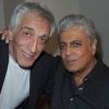 Enrico Macias, en compagnie de Gérard Darmon, dans les coulisses de l'Olympia où il fête 50 ans de carrière, à Paris, le 8 septembre 2012.
