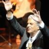 Enrico Macias fête 50 ans de carrière sur la scène de l'Olympia à Paris, le 8 septembre 2012.