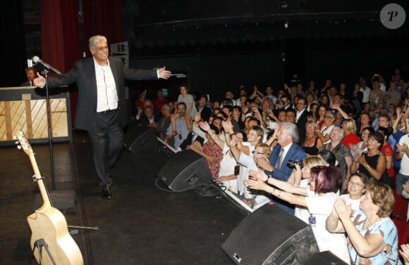 Enrico Macias fête 50 ans de carrière à l'Olympia, le 7 septembre 2012.