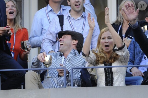 Jon Hamm et sa femme Jennifer Westfeldt lors du match entre Andy Murray et Novak Djokovic en finale de l'US Open à New York le 10 septembre 2012