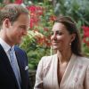 La duchesse et le duc de Cambridge, radieux, dans le jardin botanique de Singapour où le couple est en voyage officiel au nom de la reine Elizabeth II, le 11 septembre 2012