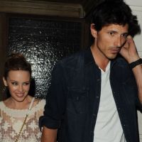 Kylie Minogue : Héroïne glamour pour la BBC, sous le regard d'Andres Velencoso