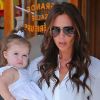 Victoria Beckham et sa fille Harper quittent le restaurant Pastis. New York, le 11 septembre 2012.