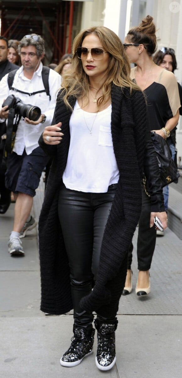 Jennifer Lopez en pleine séance shopping à New York. Le 11 septembre 2012.