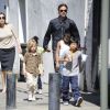 Brad Pitt et Angelina Jolie avec leurs enfants à la Nouvelle-Orléans en mars 2011