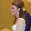 La duchesse de Cambridge Kate Middleton, ravissante dans sa robe Alexander McQueen, assiste avec son mari le prince William à un dîner officiel avec le roi Abdul Halim Mu'adzam Shah de Malaisie et sa femme. Kuala Lumpur, le 13 septembre 2012.