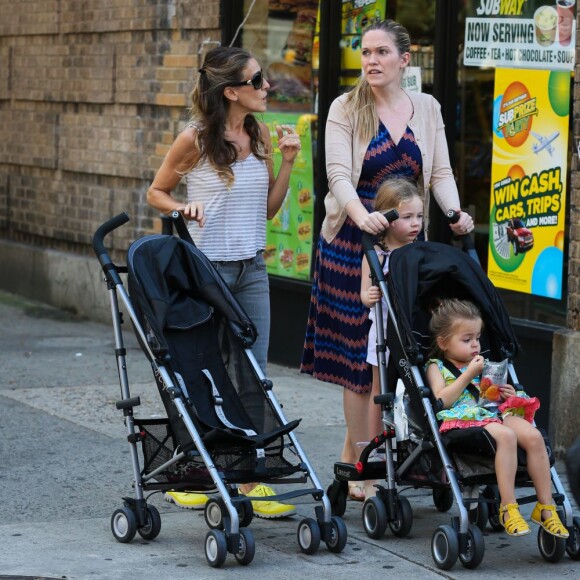 Sarah Jessica Parker et ses jumelles à la sortie de l'école. New York le 14 septembre 2012.