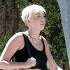 Miley Cyrus se rend dans un studio d'enregistrement à Los Angeles, le vendredi 14 septembre 2012.