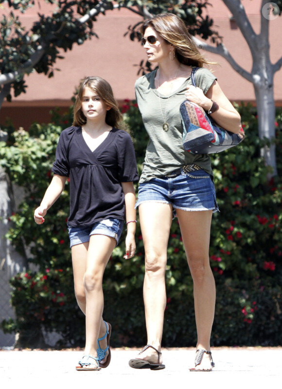 Cindy Crawford et sa fille, Kaia, dans les rues de Malibu en 2011