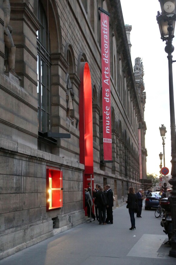 La princesse Charlene de Monaco honorait le 18 septembre 2012 le vernissage de l'exposition Van Cleef & Arpels - L'art de la haute joaillerie au Musée des arts décoratifs de Paris.