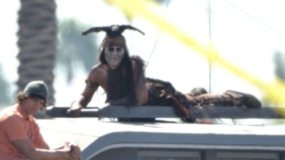 Johnny Depp dans Lone Ranger : Cascades torse nu et très maquillé