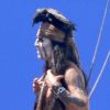 Dans un costume d'indien pour le rôle de Tonto pour le film Lone Ranger, Johnny Depp marche sur un train le 19 septembre 2012 à Los Angeles.