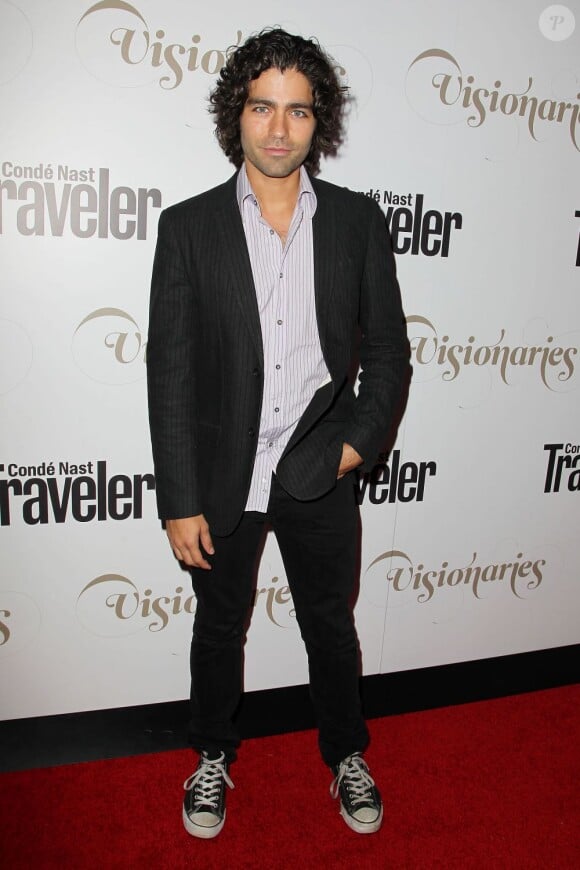 L'acteur Adrian Grenier assiste à la soirée The Visionaries du magazine Condé Nast Traveler au Alice Tully Hall. Il remettra à Gary White, co-fondateur de Water.org, une récompense. New York, le 18 septembre 2012.